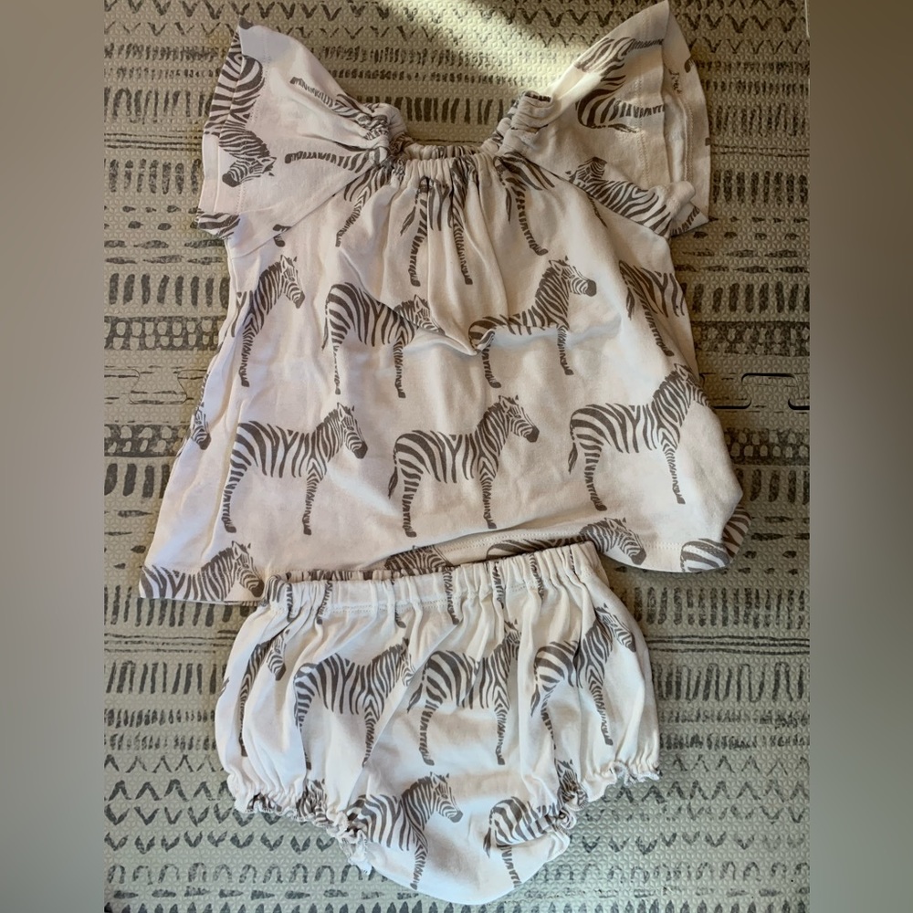 Milkbarn Infant outfit (top and bloomers)